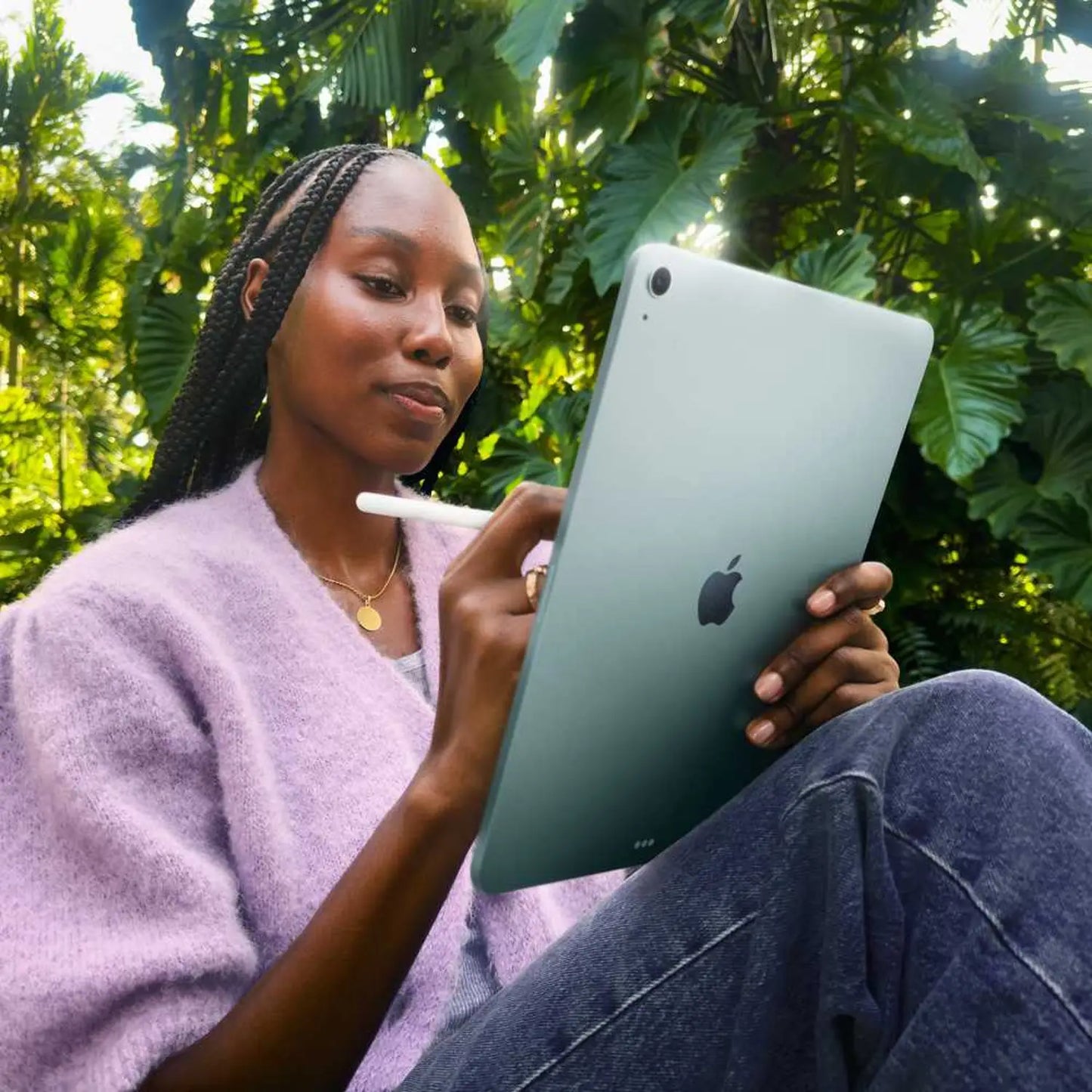 جهاز Apple iPad Air M3 (2025) مقاس 11 بوصة، مزود بخاصية Wi-Fi وذاكرة 128 جيجابايت - مع كفر وقلم 